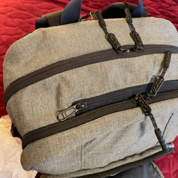 Timbuk2 Laptop Backpack Gray – Excellent Condition - Picture 4 of 11